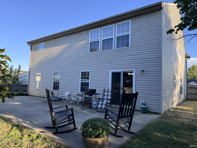 Listing Image 4