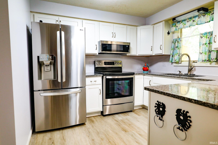 Listing Image 11
