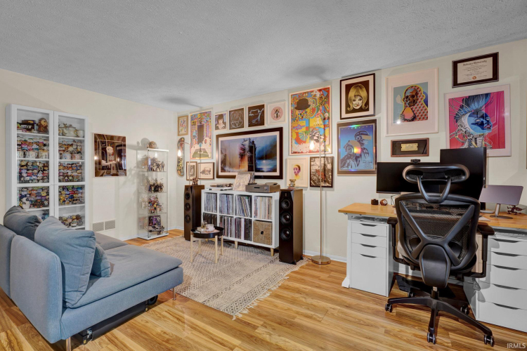 Listing Image 19