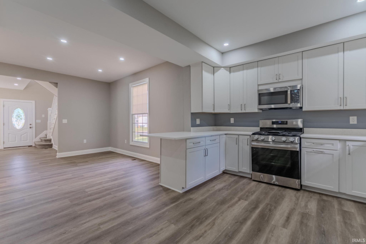 Listing Image 12