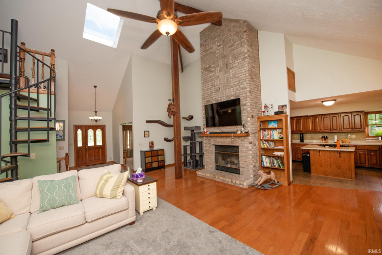 Listing Image 6
