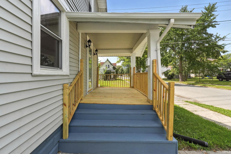 Listing Image 4