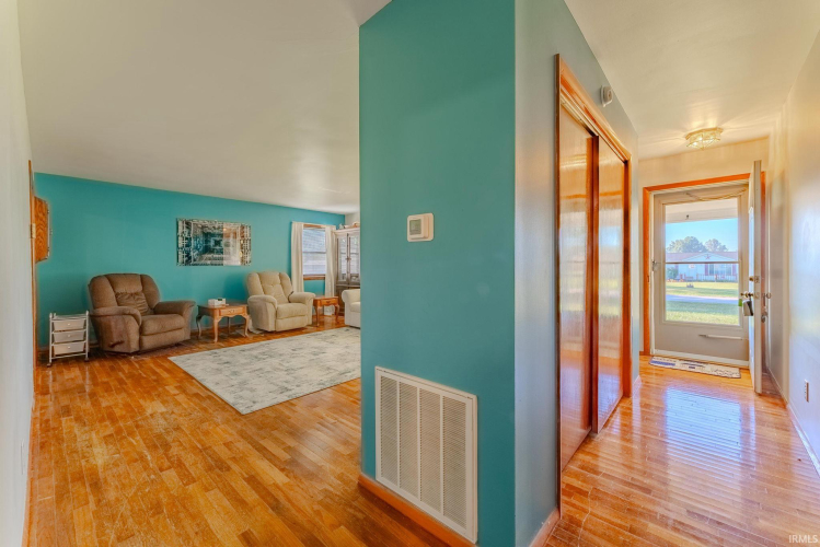 Listing Image 8