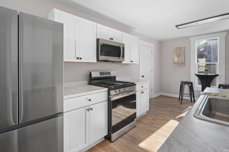 Listing Image 7