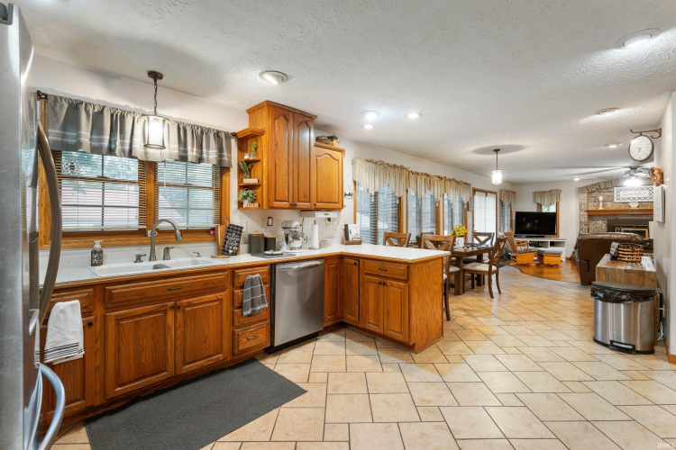 Listing Image 12