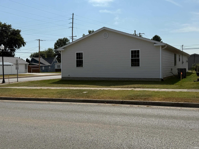 Listing Image 3