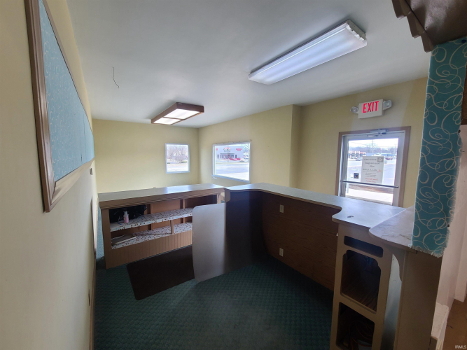 Listing Image 10