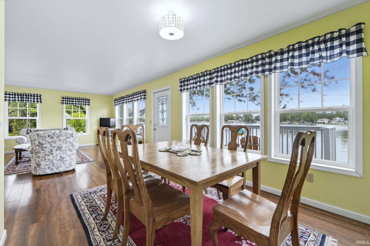 Listing Image 12