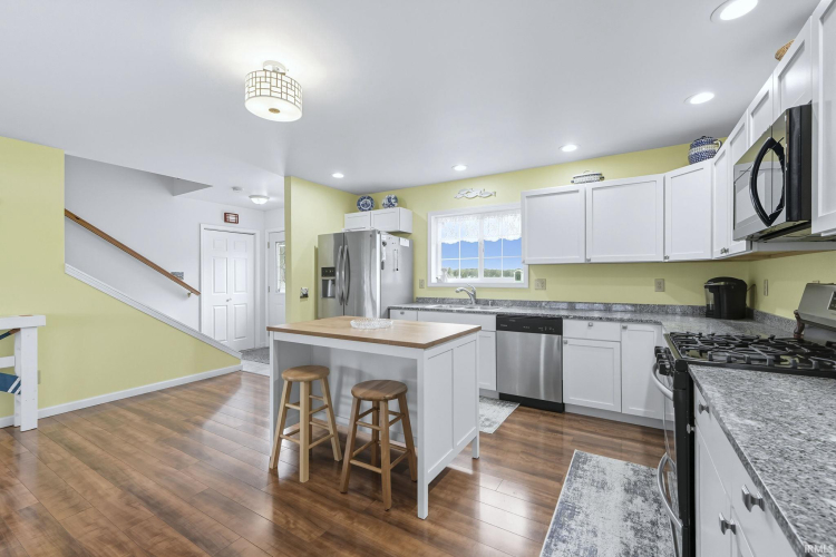 Listing Image 7