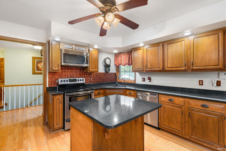 Listing Image 6