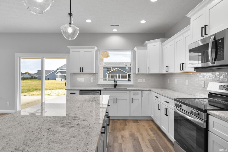 Listing Image 11