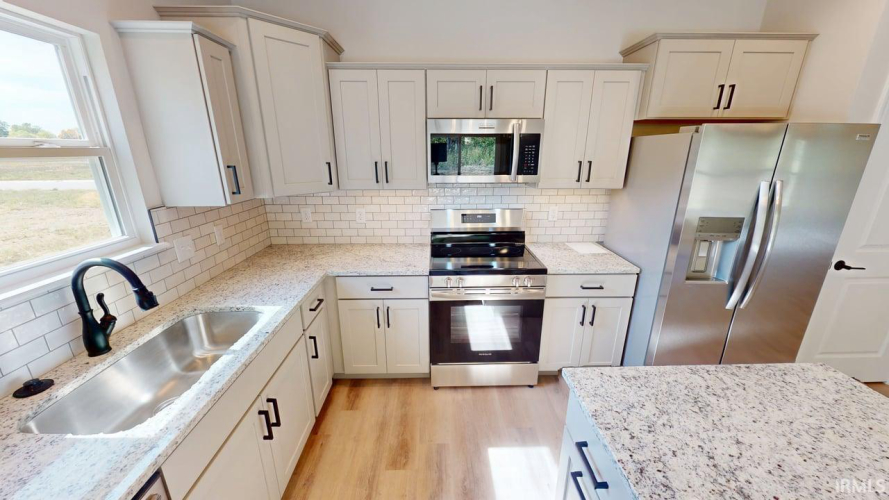 Listing Image 11