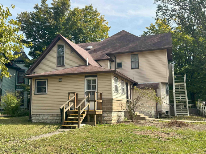 Listing Image 4