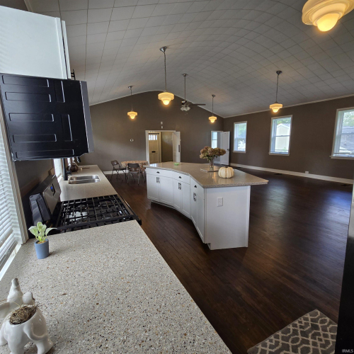 Listing Image 7