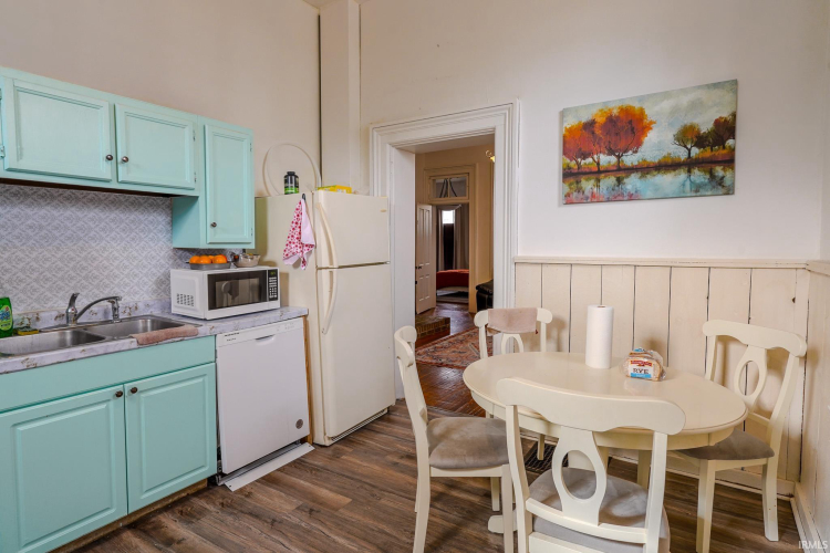 Listing Image 8
