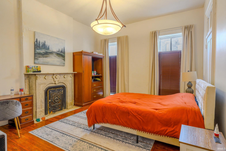 Listing Image 10