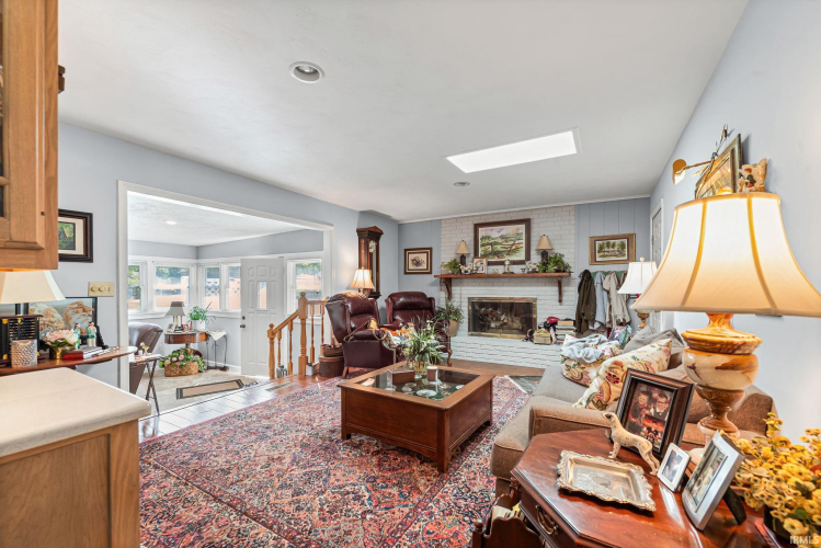 Listing Image 12