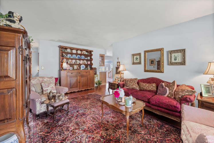 Listing Image 10