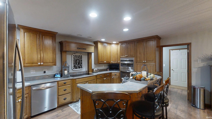Listing Image 12