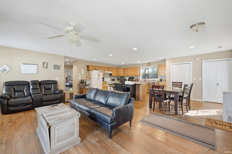 Listing Image 8