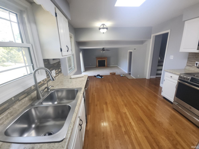 Listing Image 16