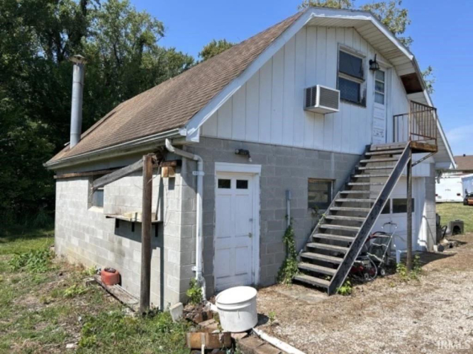 Listing Image 4