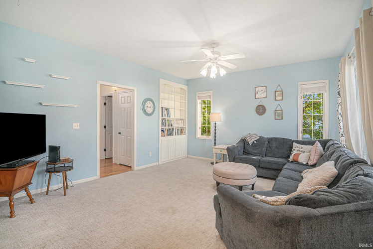 Listing Image 4