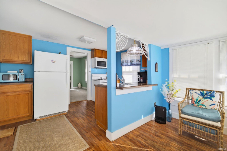 Listing Image 5