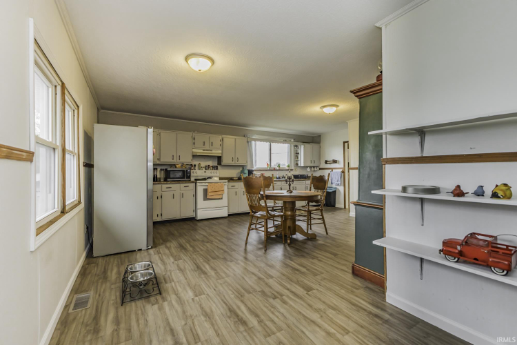 Listing Image 18