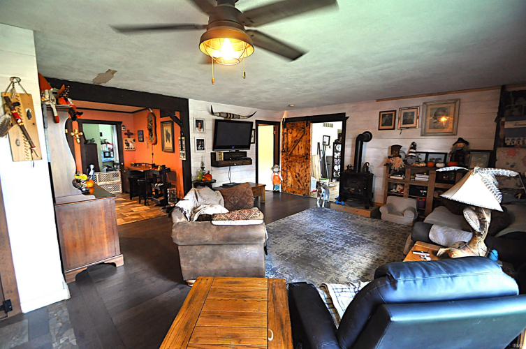 Listing Image 11
