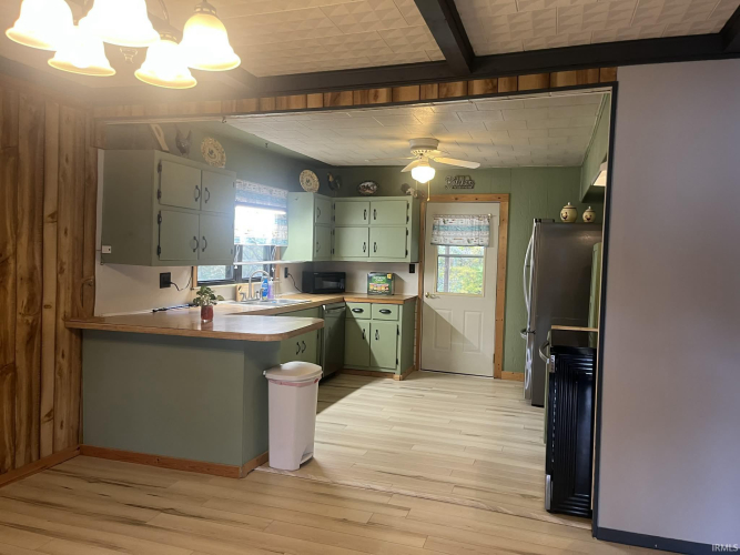 Listing Image 19