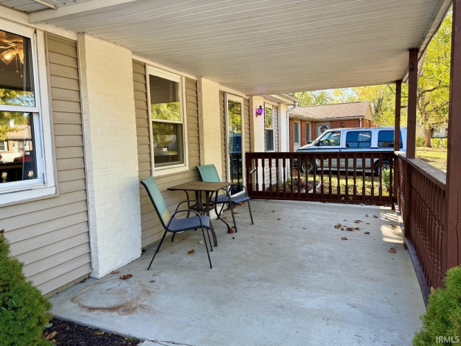 Listing Image 4
