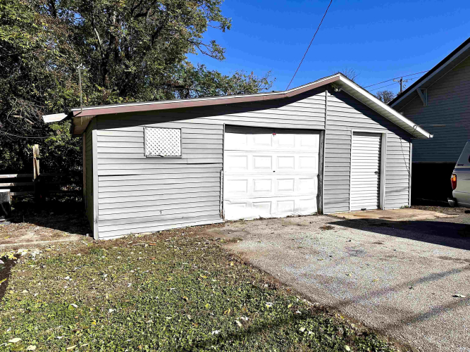 Listing Image 5