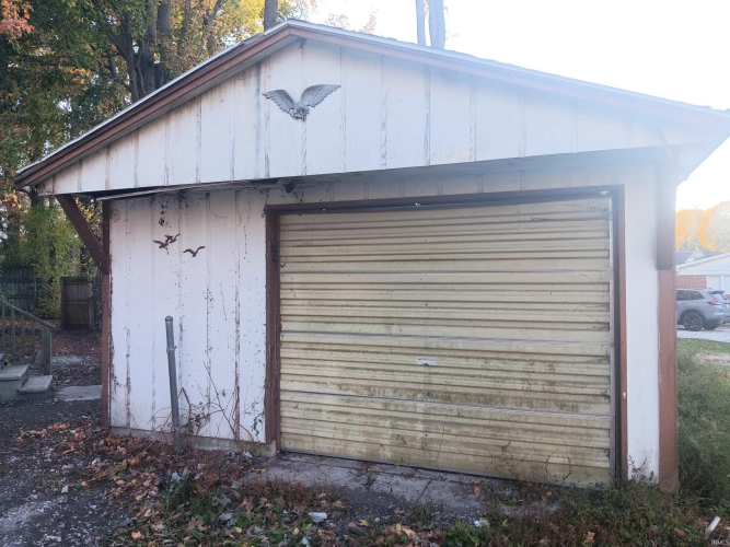 Listing Image 4
