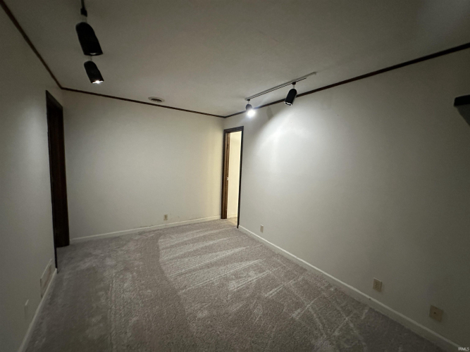 Listing Image 24