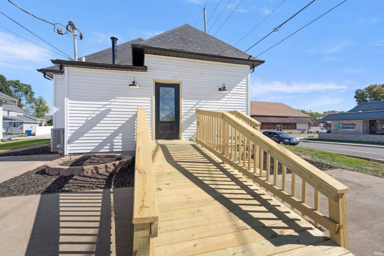 Listing Image 9