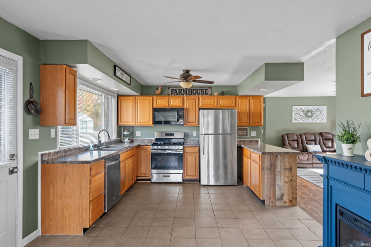 Listing Image 10