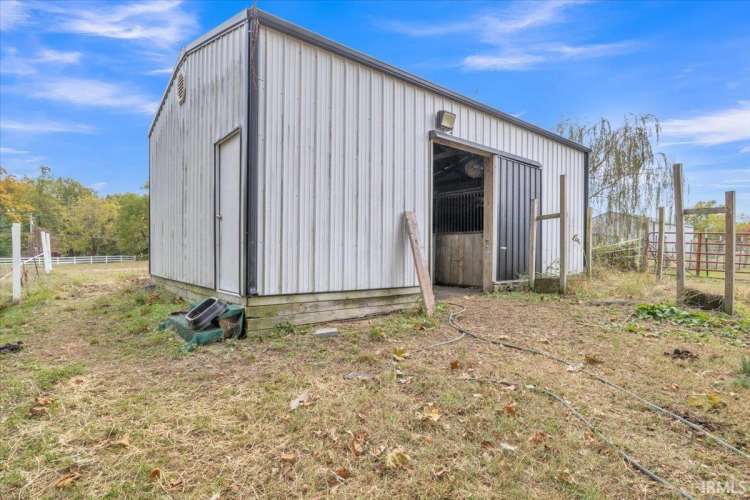Listing Image 4