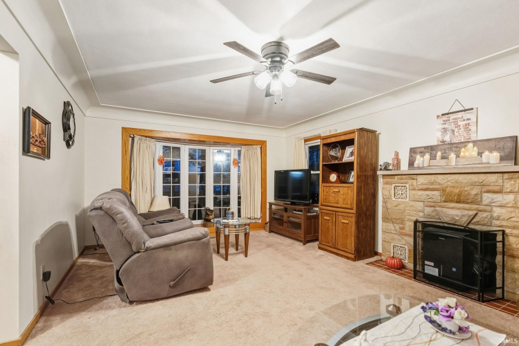 Listing Image 8