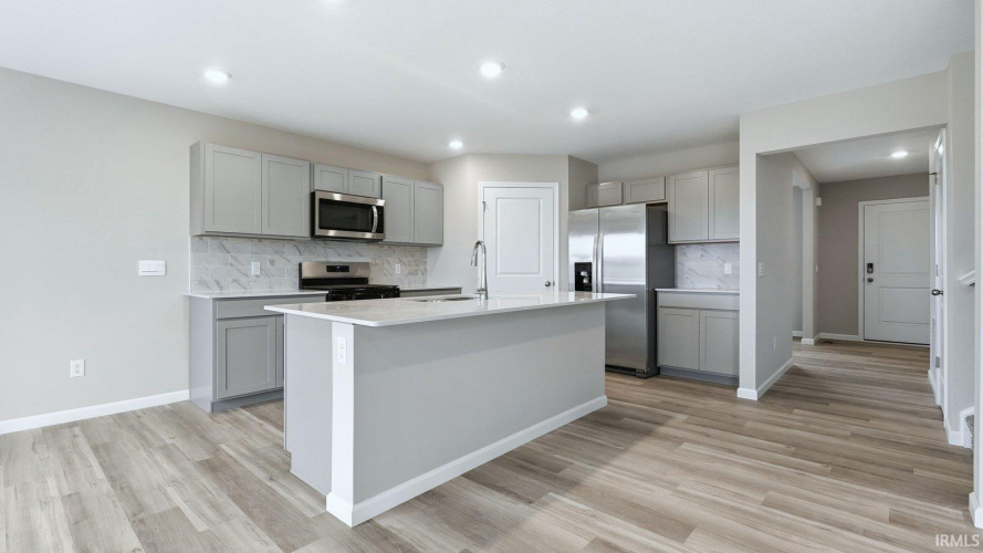 Listing Image 10