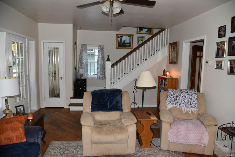 Listing Image 4