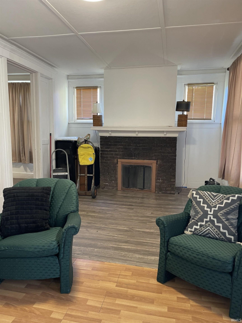 Listing Image 6