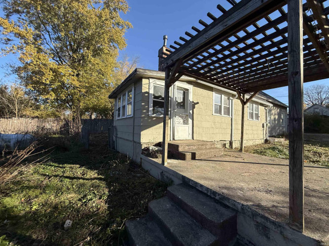 Listing Image 5