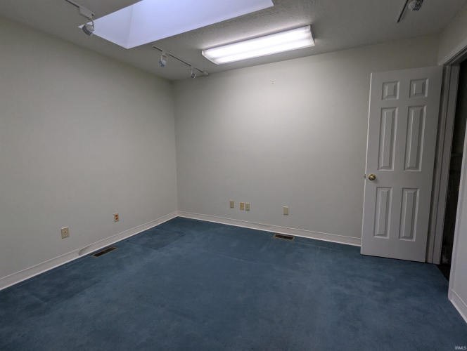 Listing Image 29