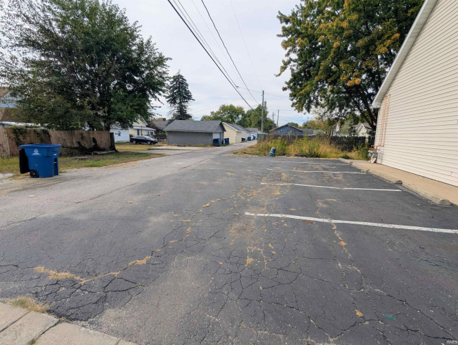 Listing Image 4