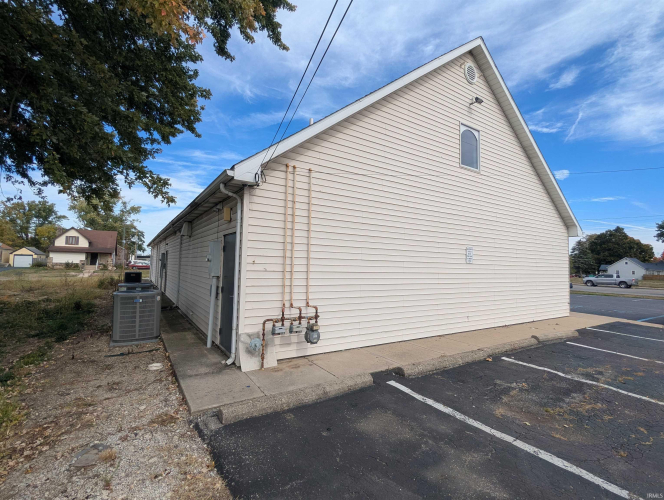 Listing Image 6