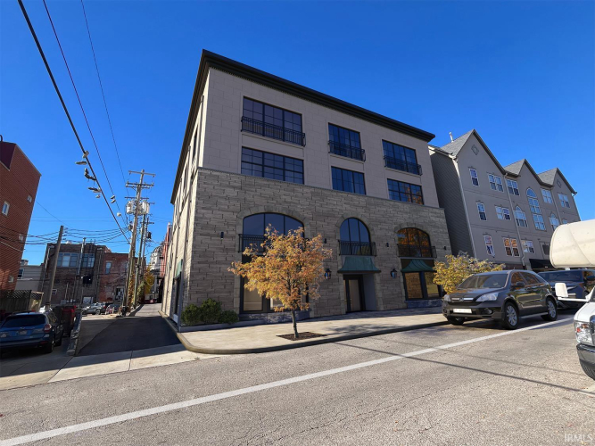 115 N Washington St Unit 303 Bloomington, IN 47408