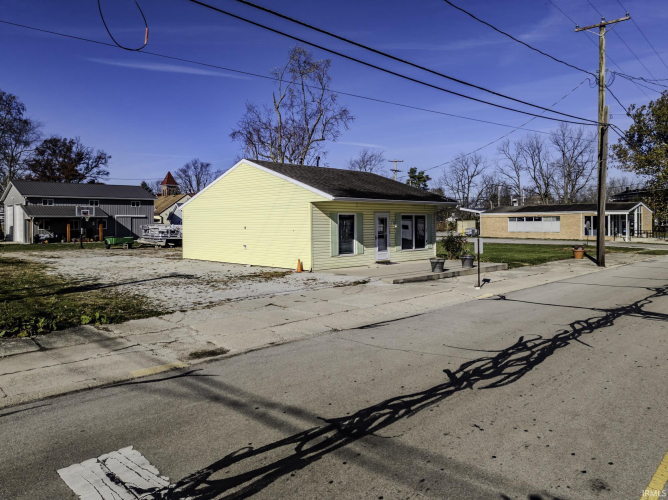 Listing Image 3