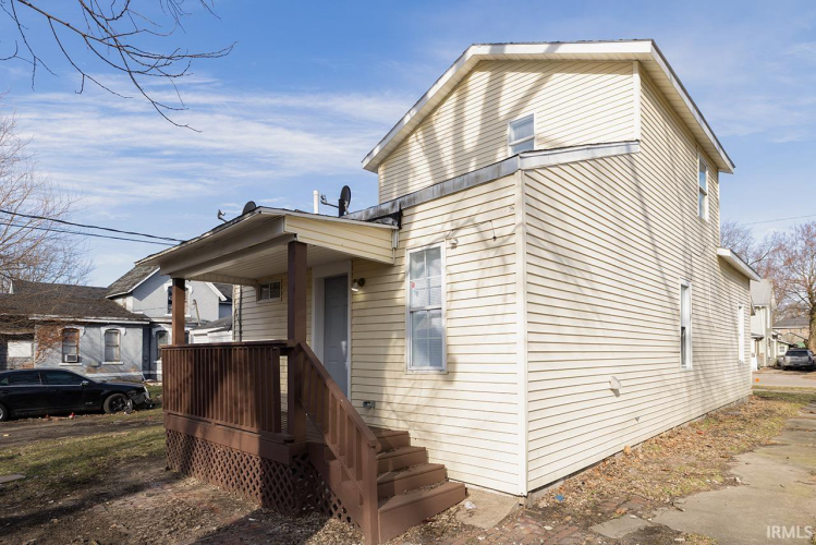 Listing Image 4