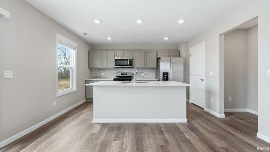Listing Image 15